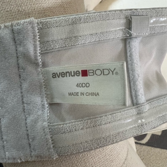 White Strapless Bra - Picture 8 of 10